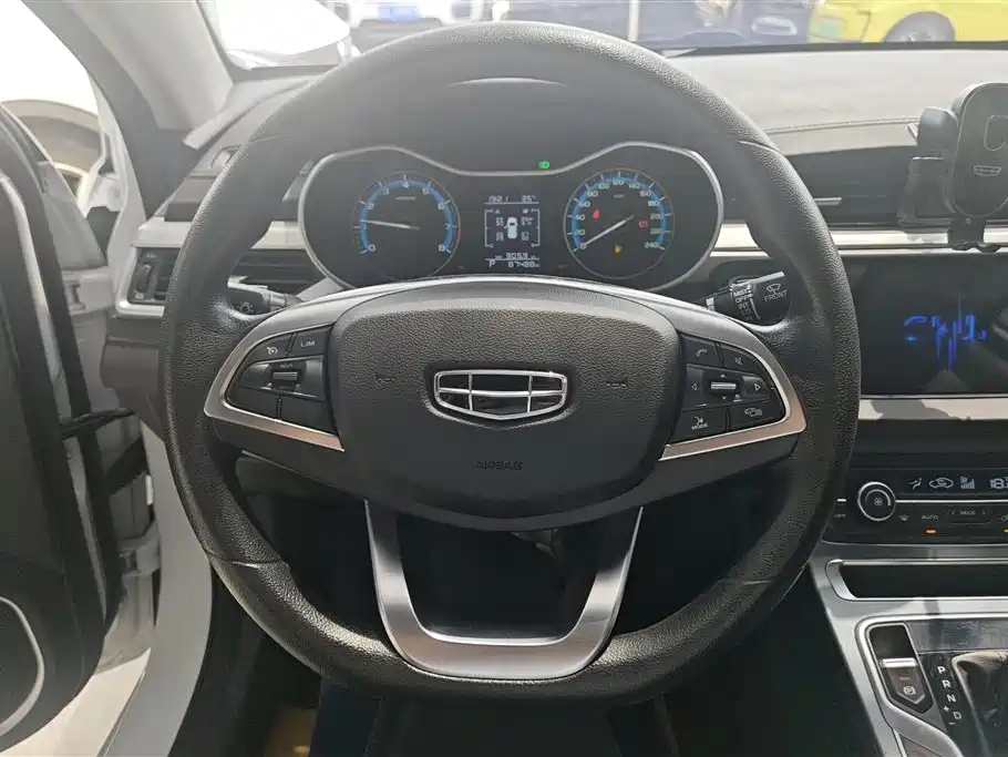 Geely Emgrand 2020 — фото 15