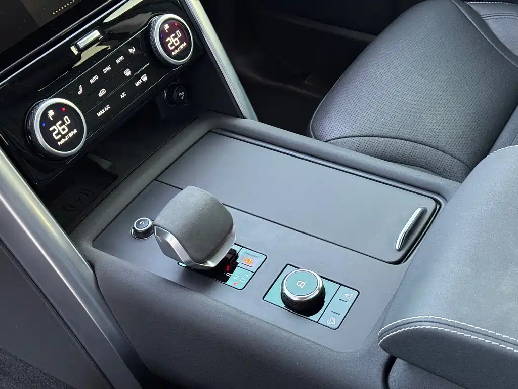 Land Rover Discovery 2023 — фото 17