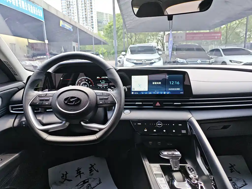 Hyundai Elantra 2023