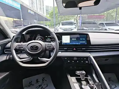 Hyundai Elantra 2023