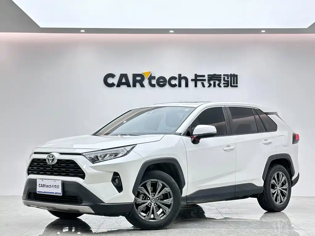 Toyota RAV4 2023 — фото 1