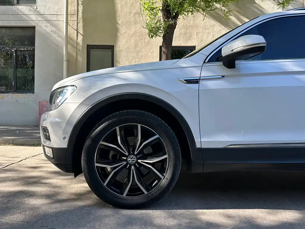 Volkswagen Tiguan L 2020 — фото 20