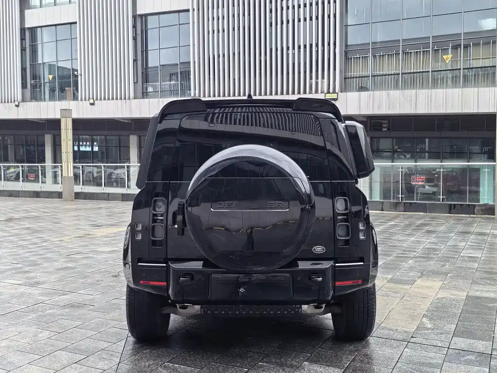Land Rover Defender 2024 — фото 17