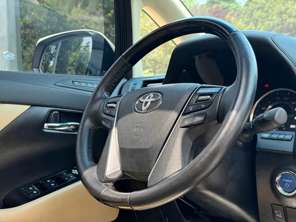 Toyota Alphard 2021 — фото 13