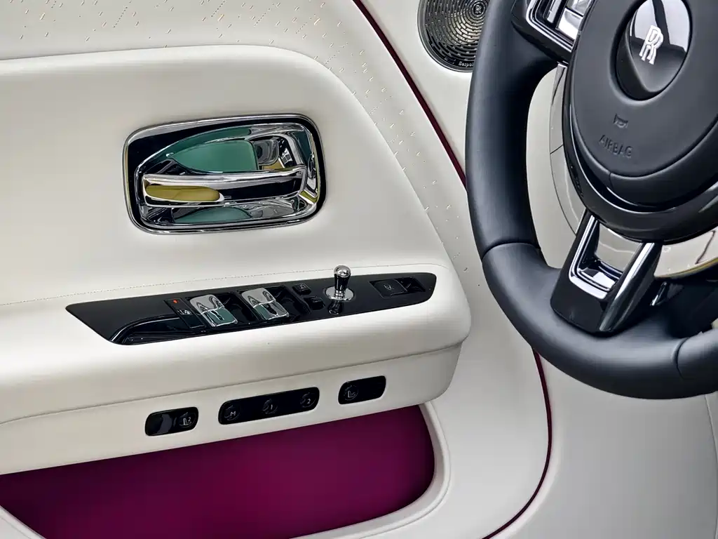 Rolls-Royce Phantom 2024 — фото 10
