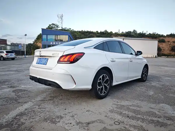 MG MG5 2023