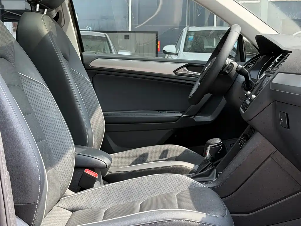 Volkswagen Tiguan L 2017 — фото 14
