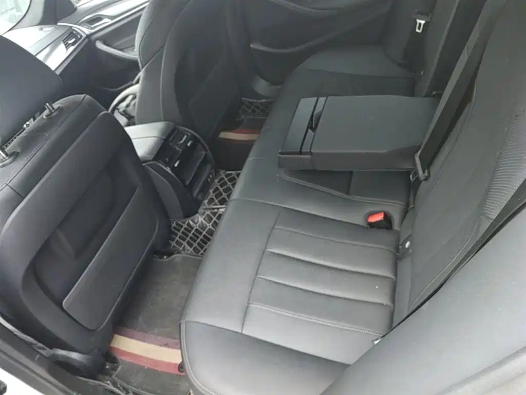 BMW 5 Series 2023 — фото 17