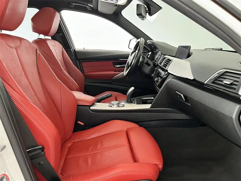BMW 3 Series 2017 — фото 11