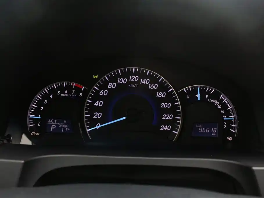 Toyota Camry 2017 — фото 16