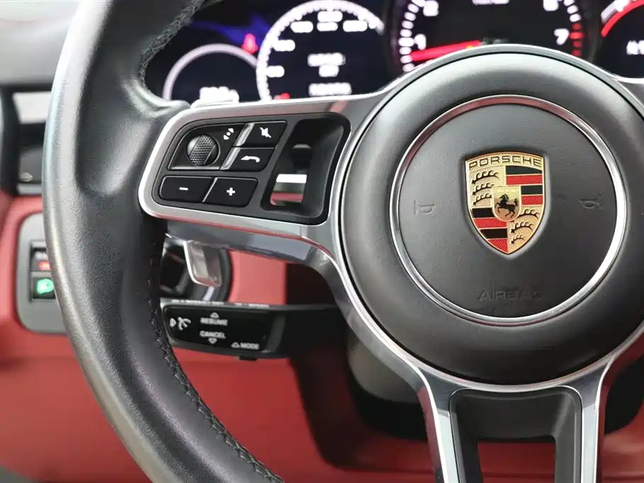 Porsche Cayenne 2019 — фото 18