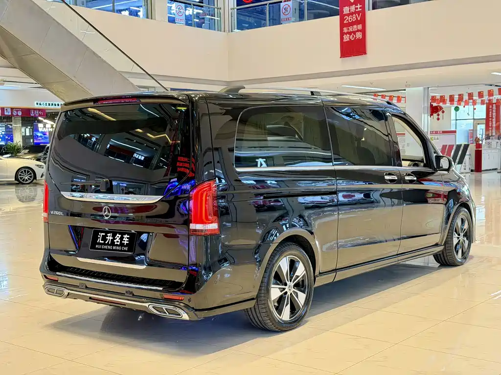 Mercedes-Benz V-Class 2021 — фото 18