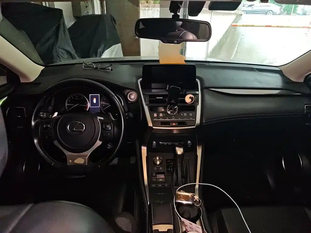 Lexus NX 2021