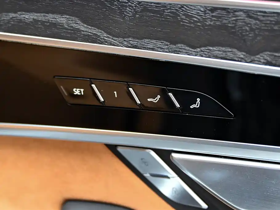 Audi A8 2023 — фото 26