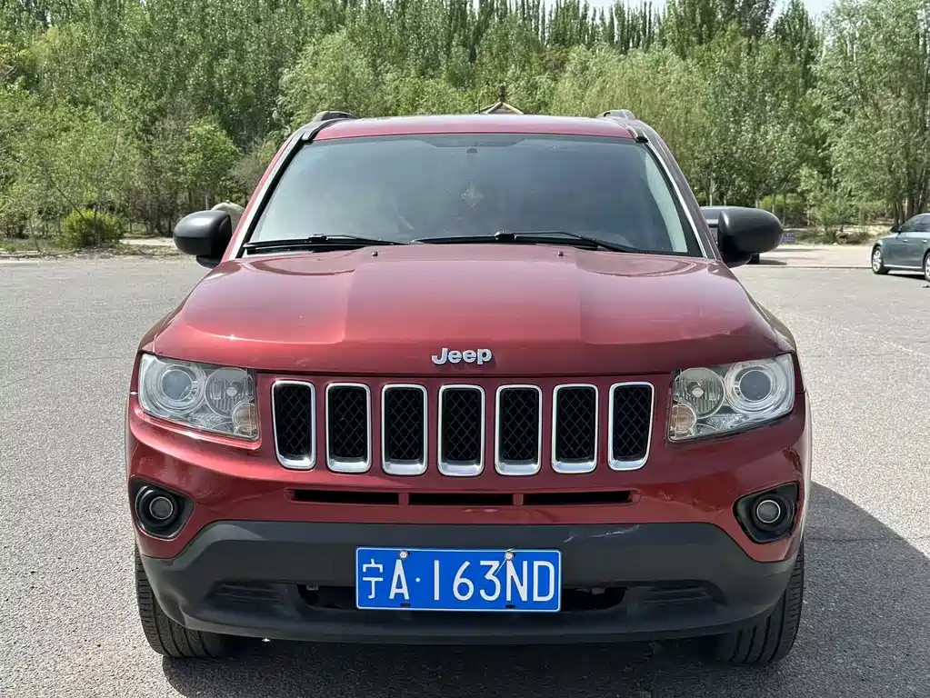 Jeep Compass 2012 — фото 2