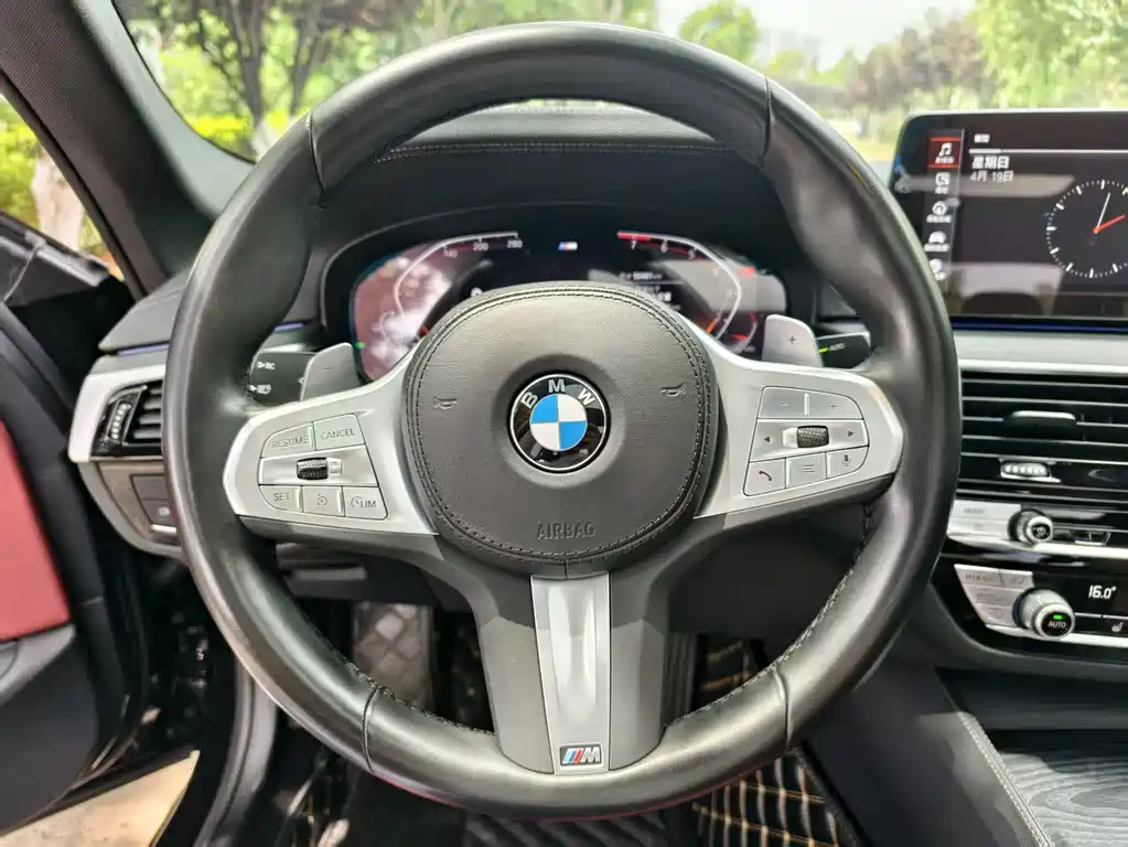 BMW 5 Series 2023 — фото 14