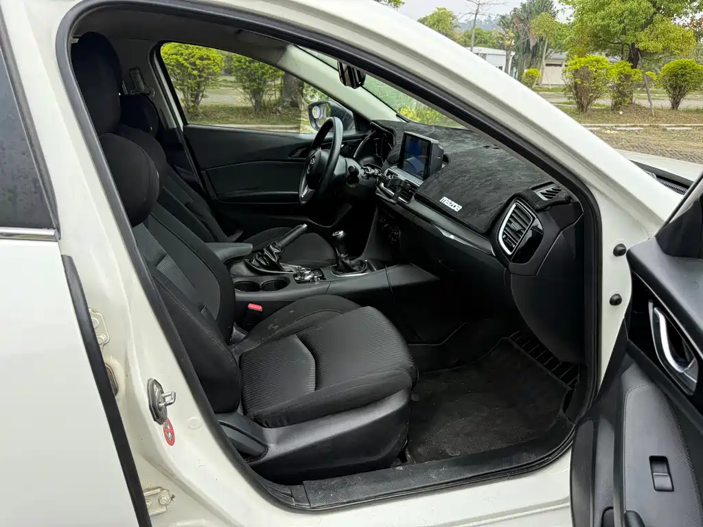 Mazda 3 Axela 2016 — фото 16