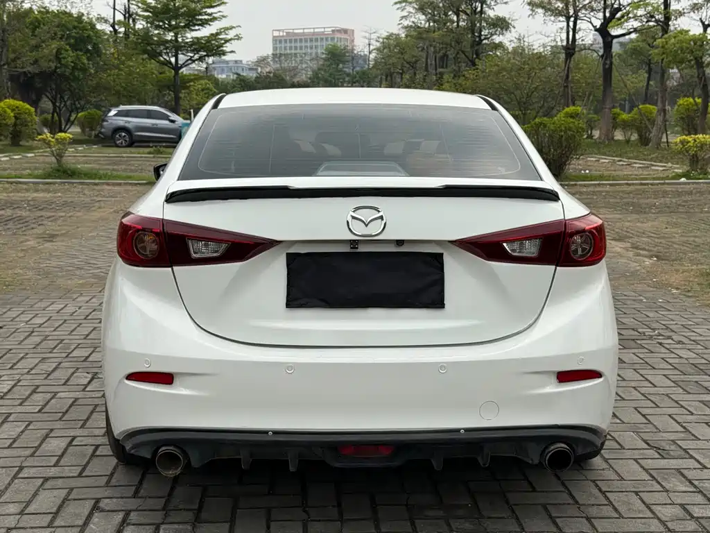 Mazda 3 Axela 2016 — фото 8