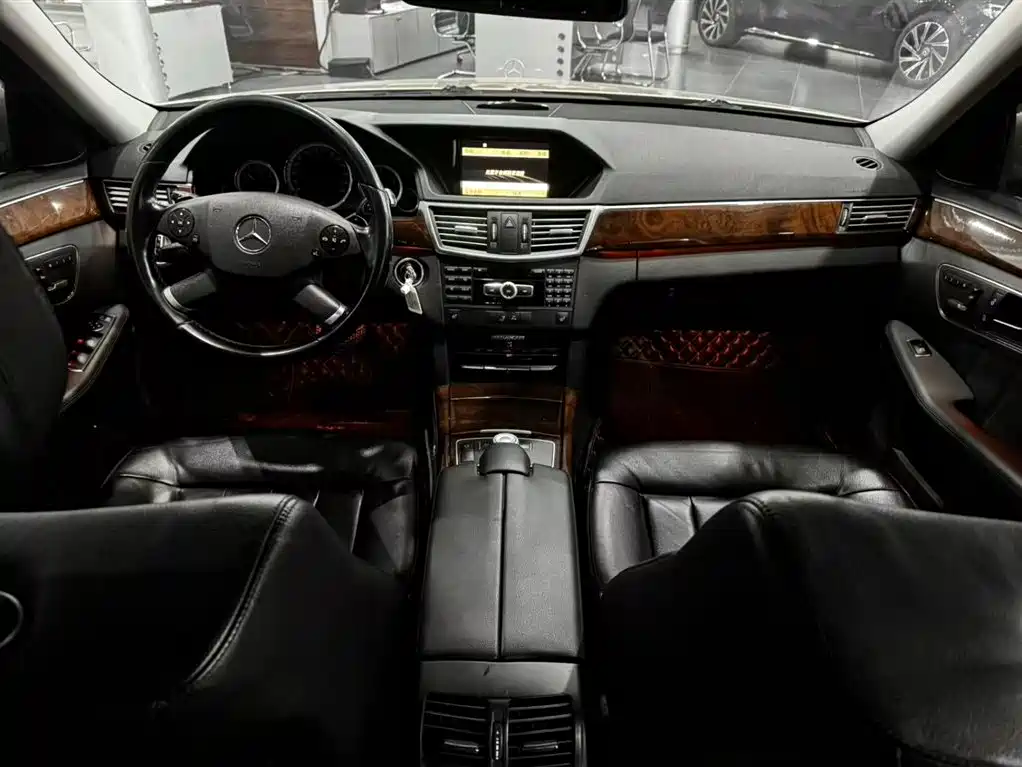 Mercedes-Benz E-Class 2012 — фото 17