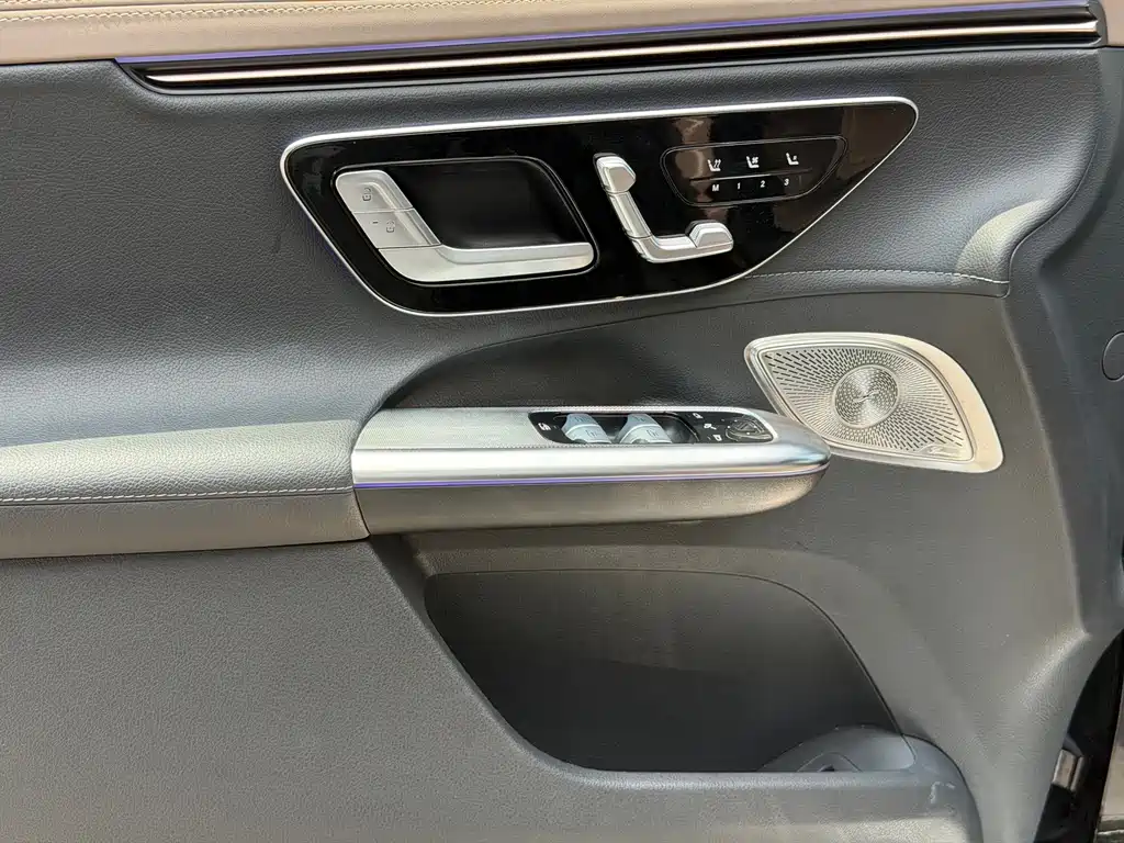 Mercedes-Benz EQE SUV 2024 — фото 11