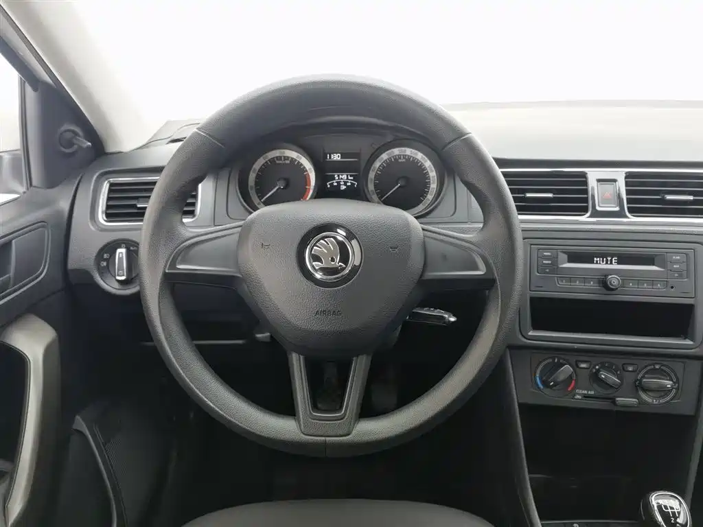 Skoda Rapid Spaceback 2019 — фото 11
