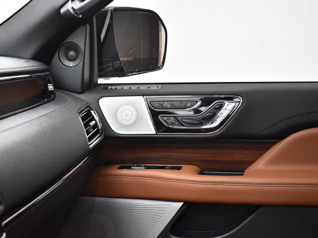 Lincoln Navigator 2020 — фото 21
