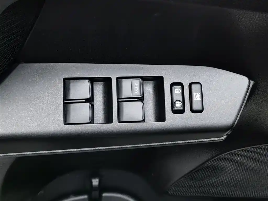 Toyota RAV4 2018 — фото 9