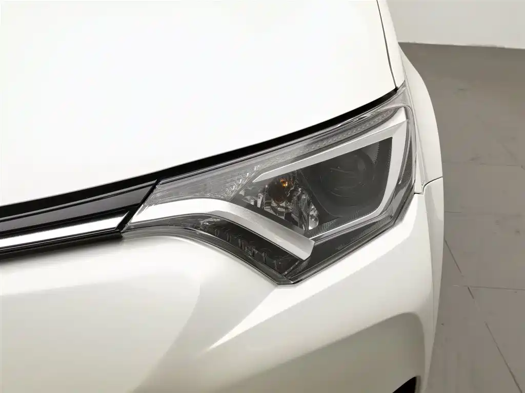 Toyota RAV4 2018 — фото 7