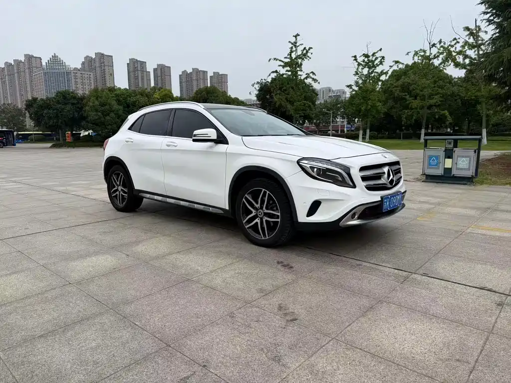 Mercedes-Benz GLA 2015