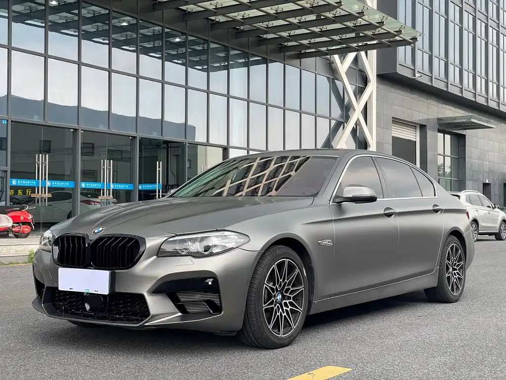 BMW 5 Series 2016 — фото 1