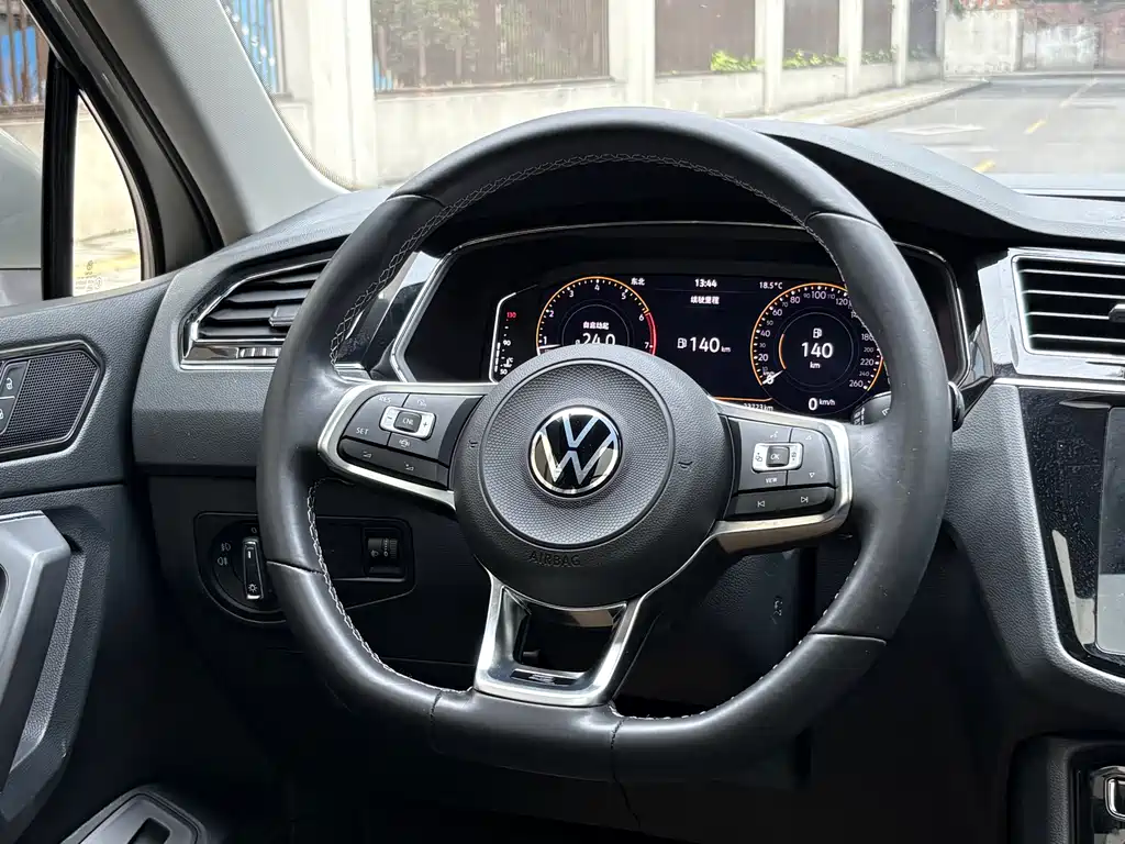 Volkswagen Tiguan L 2021 — фото 8
