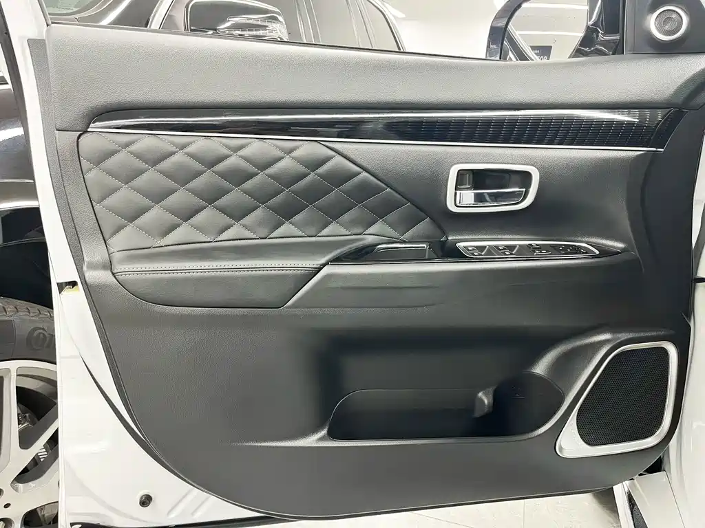 Mitsubishi Outlander 2021 — фото 15