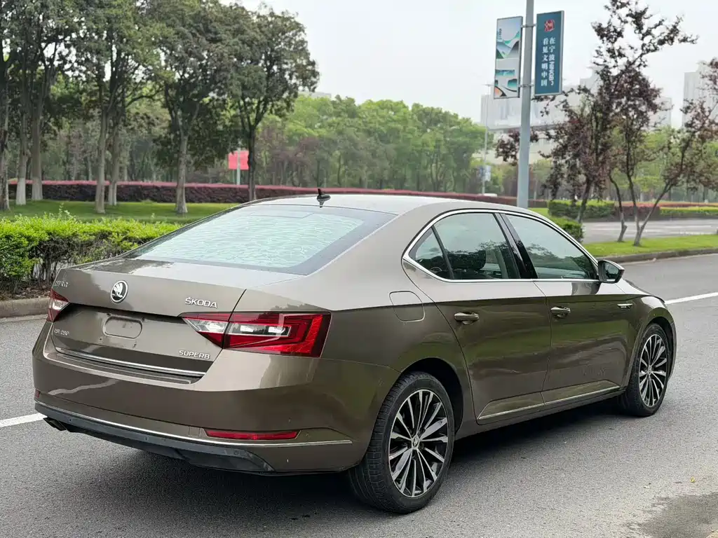 Skoda Superb 2016 — фото 7