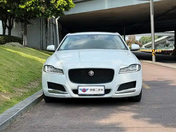 Jaguar XFL 2019