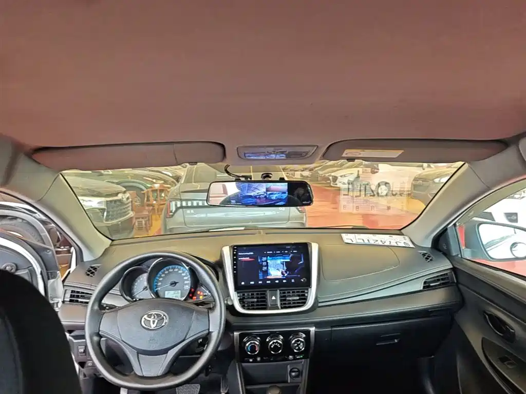 Toyota Yaris L 2018 — фото 18