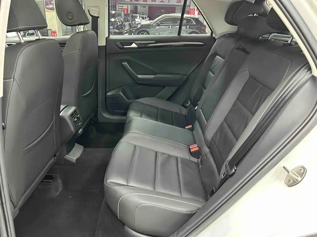 Volkswagen T-Roc 2023 — фото 14