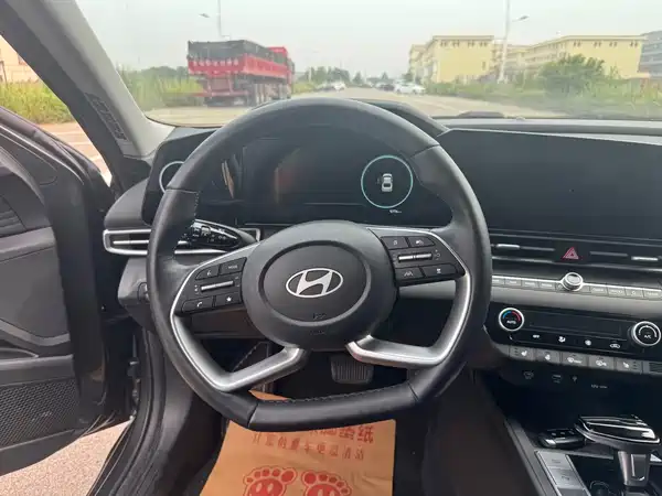 Hyundai Elantra 2023