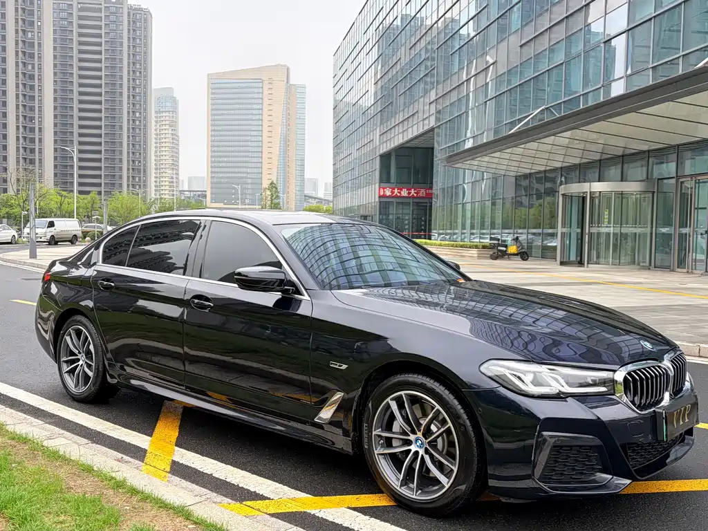 BMW 5 Series New Energy 2023 — фото 3