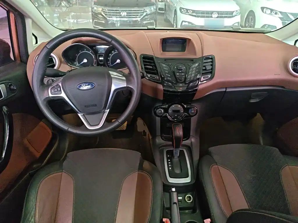 Ford Fiesta 2014 — фото 10