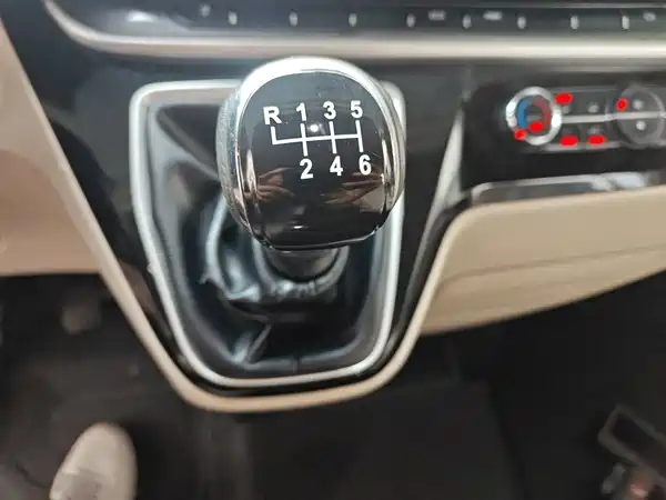 Maxus V90 2023