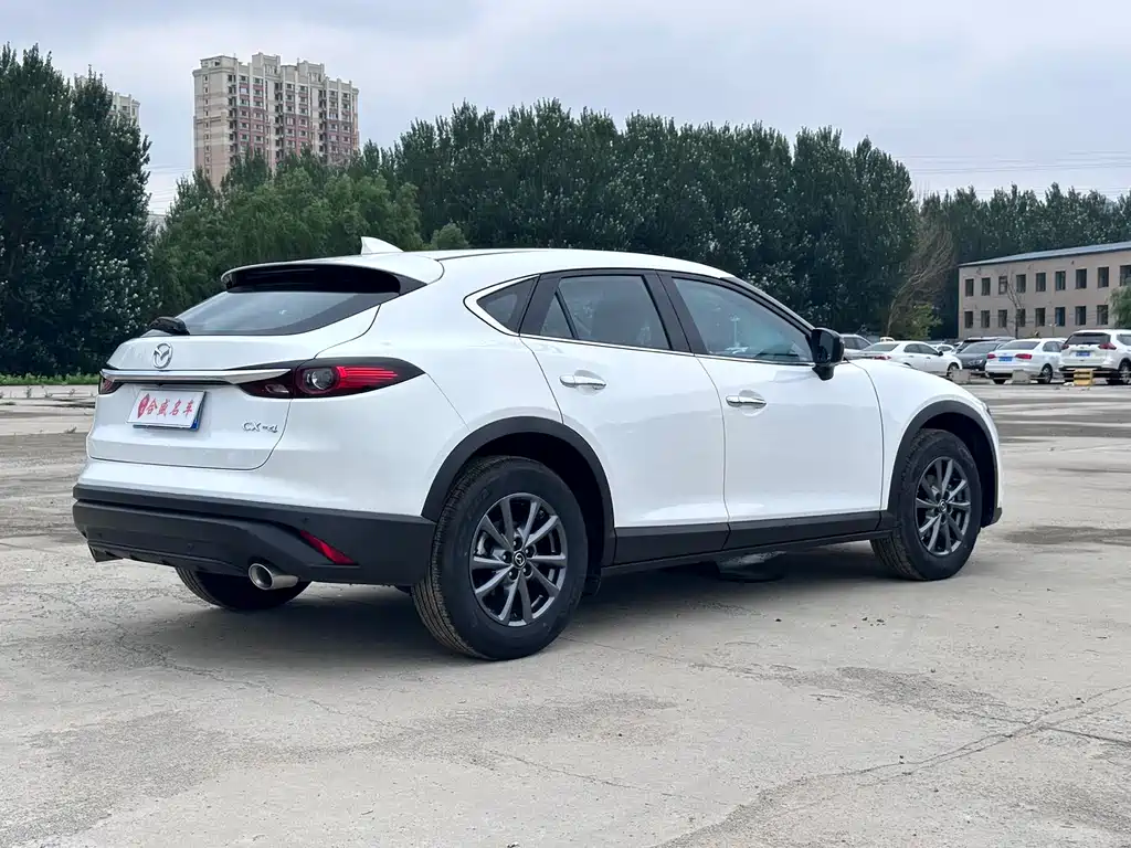 Mazda CX-4 2023