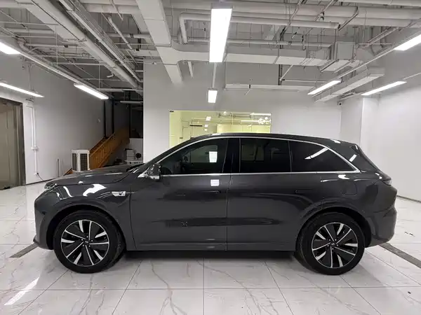 Li Auto L6 2025