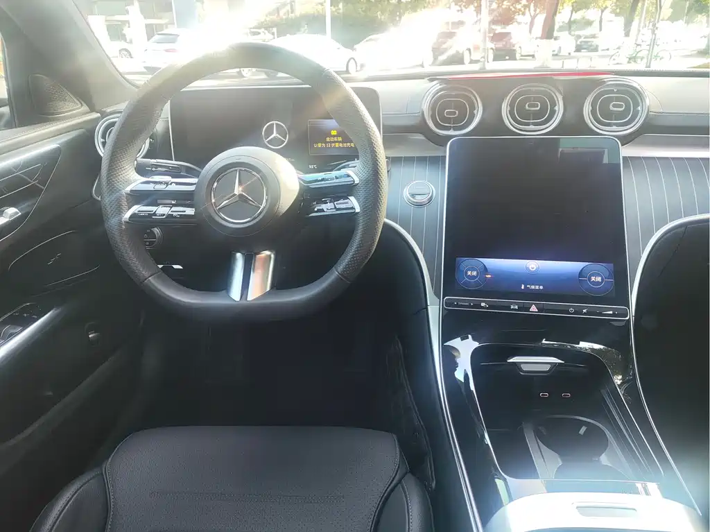 Mercedes-Benz C-Class 2023 — фото 9