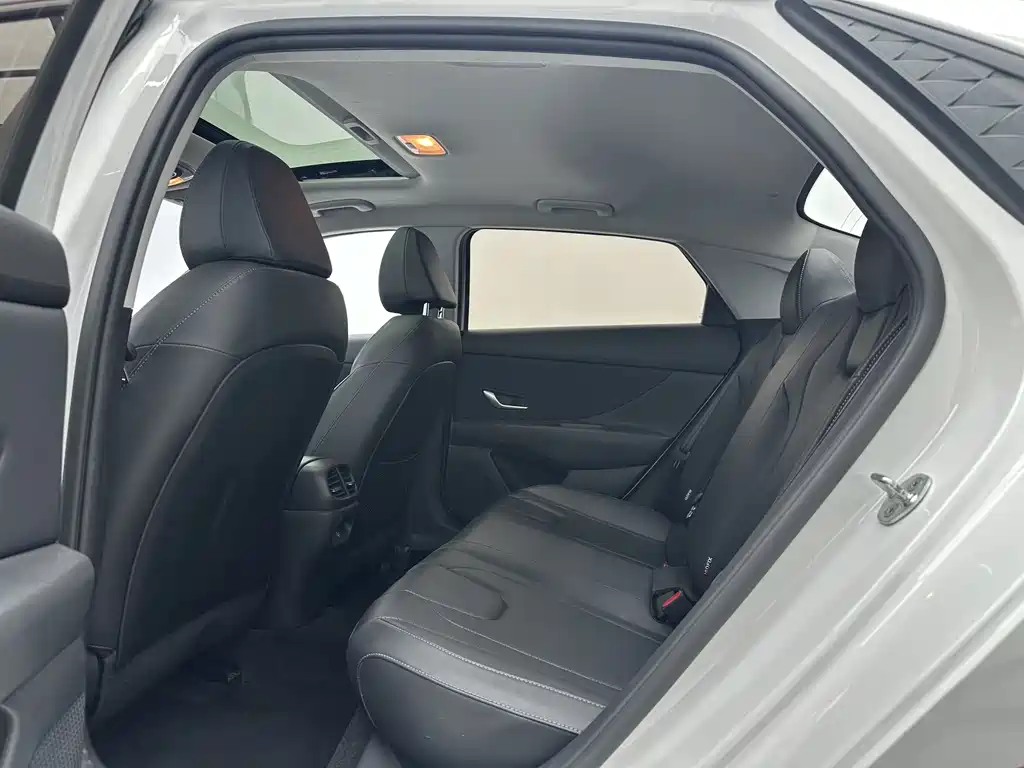 Hyundai Elantra 2023