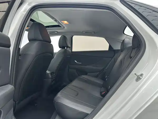Hyundai Elantra 2023