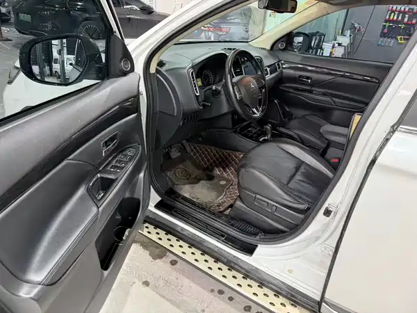 Mitsubishi Outlander 2018