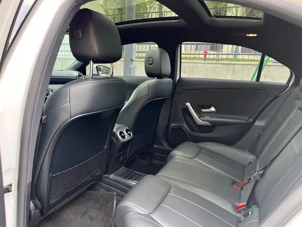 Mercedes-Benz A-Class 2022 — фото 11