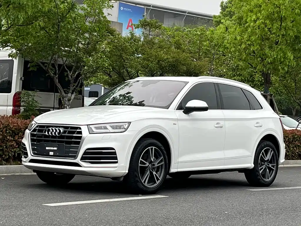 Audi Q5L 2019 — фото 1