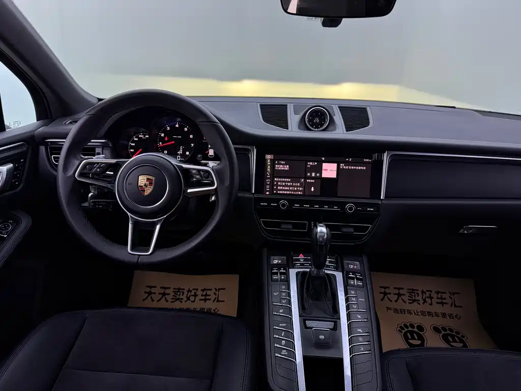 Porsche Macan 2019 — фото 9