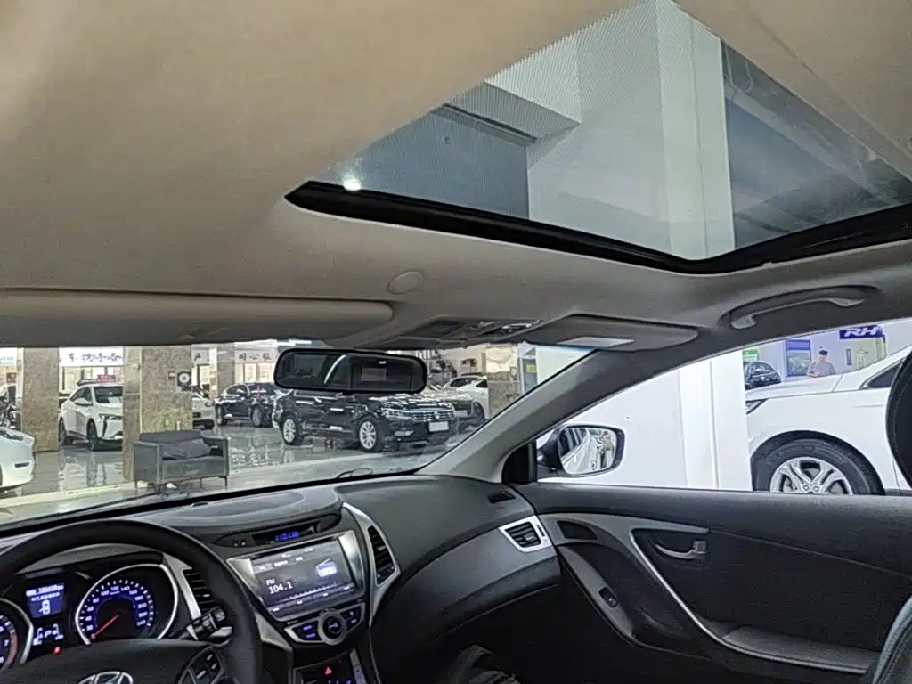 Hyundai Elantra Langdong 2016 — фото 14